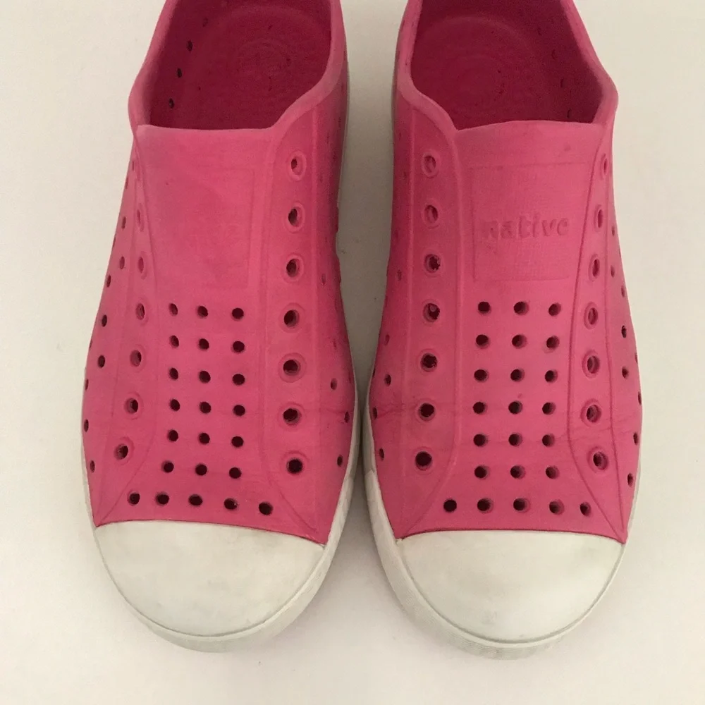 Native Pink Water Shoes Size 2